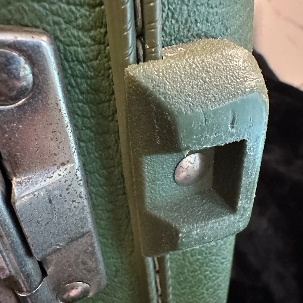 Vintage AMERICAN TOURISTER Hard-Shell Suitcase in Olive Green